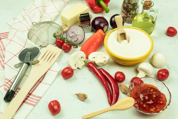 Zestaw naczyń i składników gotowy do gotowania